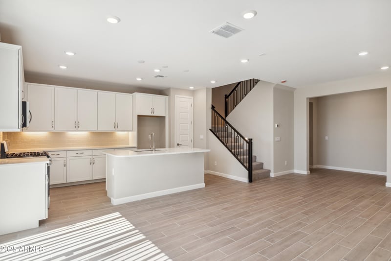 5842 Zachary Dr, Phoenix, AZ 85054