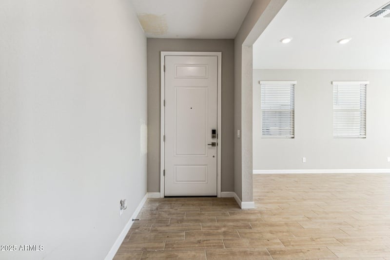 5843 Covey Ln, Phoenix, AZ 85054