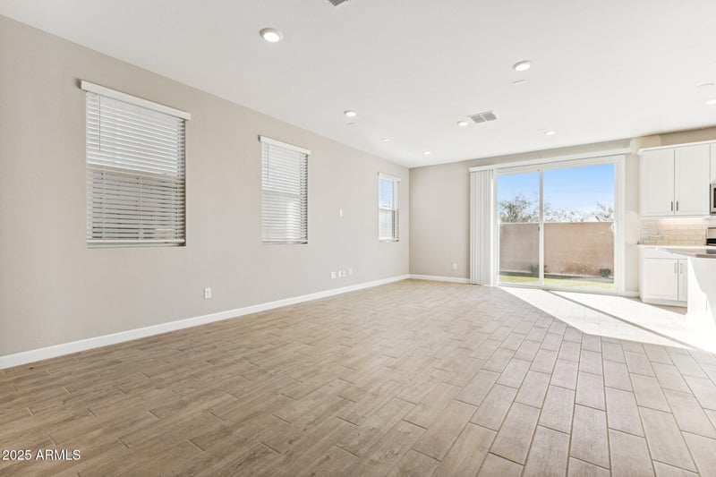 5843 Covey Ln, Phoenix, AZ 85054