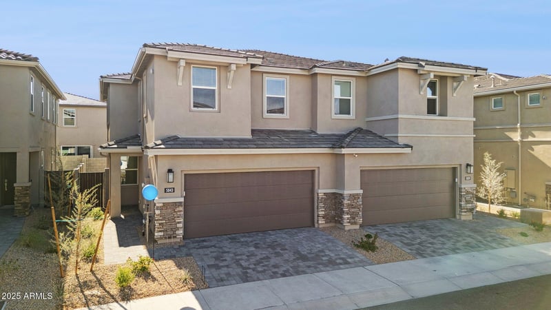 5843 Covey Ln, Phoenix, AZ 85054