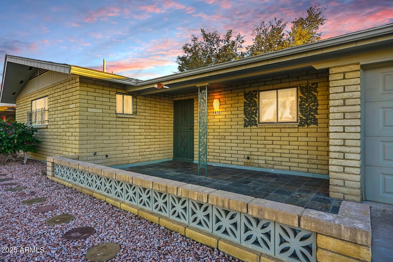 5843 Dodge St, Mesa, AZ 85205