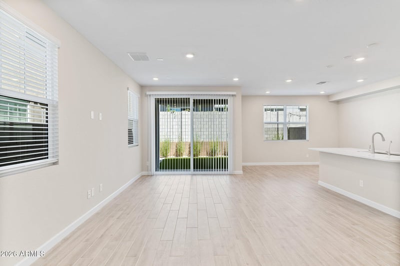 5844 E Covey Ln, Phoenix, AZ 85054