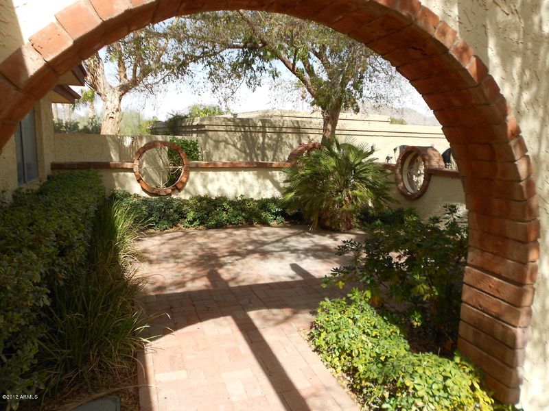 5844 N 46th Pl, Phoenix, AZ 85018
