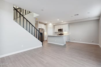 5845 E Zachary Dr, Phoenix, AZ 85054
