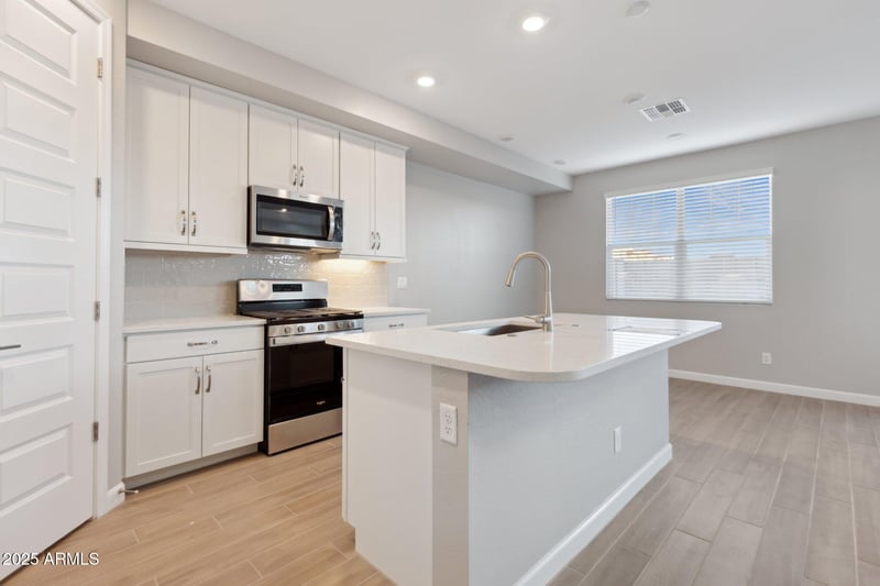 5845 E Zachary Dr, Phoenix, AZ 85054