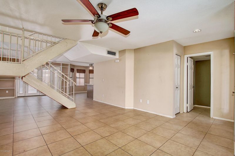 5846 W Winchcomb Dr, Glendale, AZ 85306