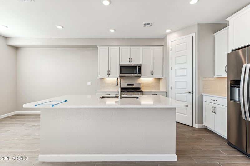 5846 Zachary Dr, Phoenix, AZ 85054