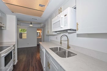 5847 47th Dr, Glendale, AZ 85301