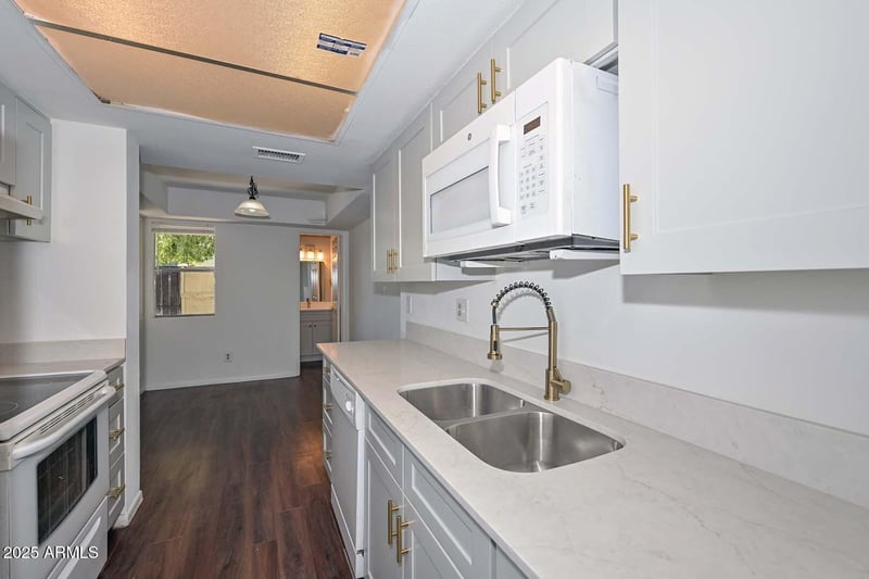 5847 47th Dr, Glendale, AZ 85301