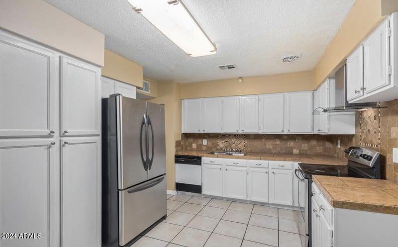 5850 Cheery Lynn Rd, Phoenix, AZ 85031