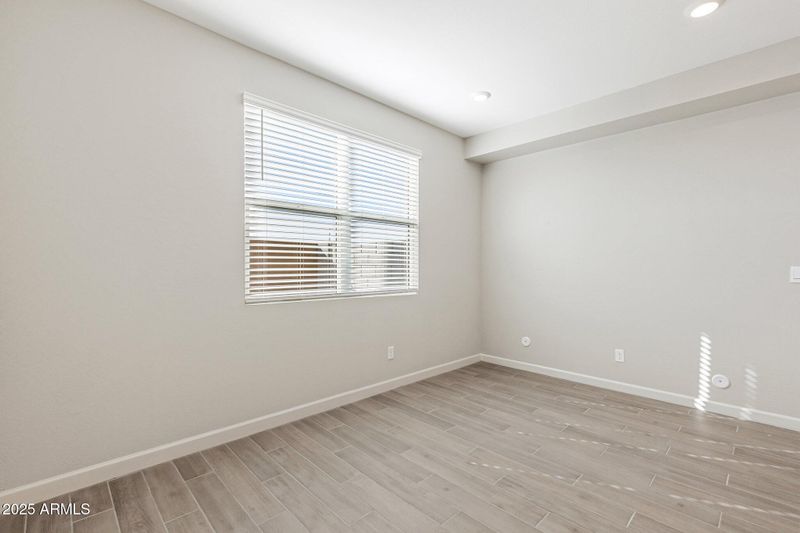 5851 E Covey Ln, Phoenix, AZ 85054