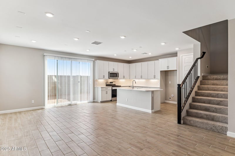 5852 Covey Ln, Phoenix, AZ 85054