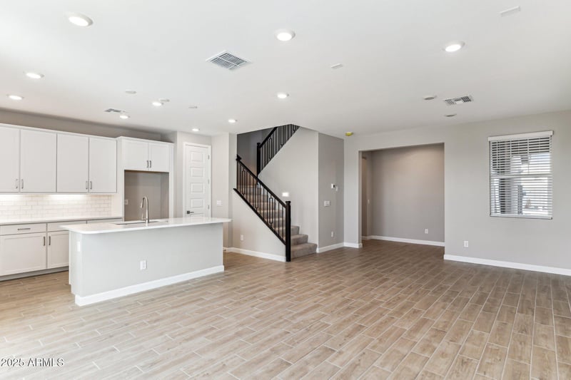 5852 Covey Ln, Phoenix, AZ 85054