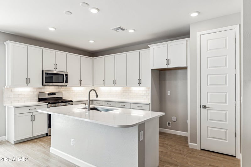 5852 Covey Ln, Phoenix, AZ 85054