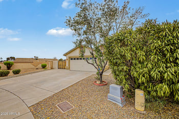 5853 W Seldon Ln, Glendale, AZ 85302
