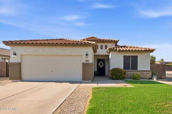 586 E Chelsea Dr, San Tan Valley, AZ 85140