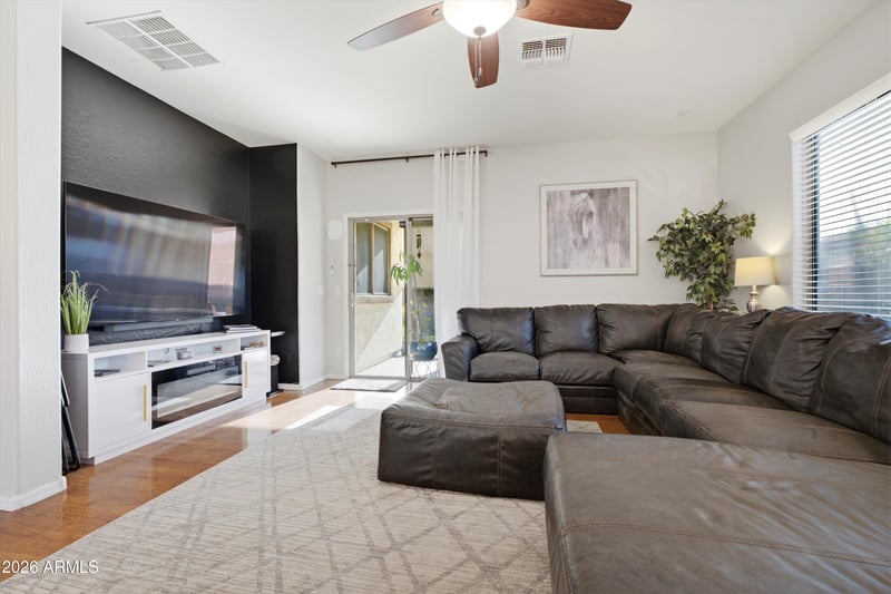 586 E Chelsea Dr, San Tan Valley, AZ 85140