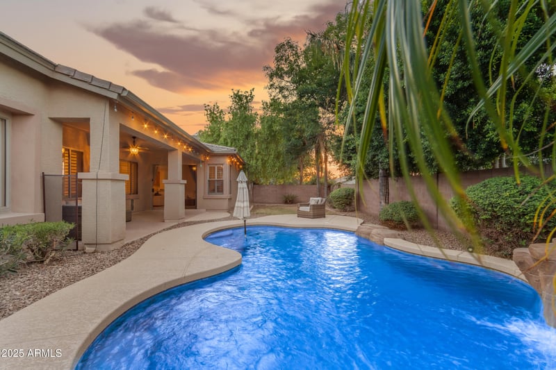 586 Julian Dr, Gilbert, AZ 85295