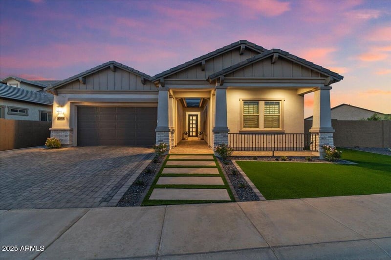 5860 Sanford St, Mesa, AZ 85215