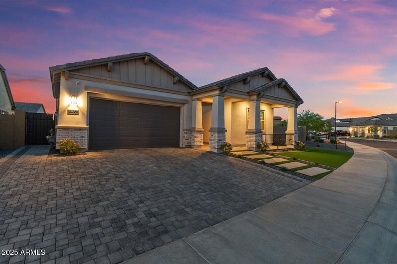 5860 Sanford St, Mesa, AZ 85215
