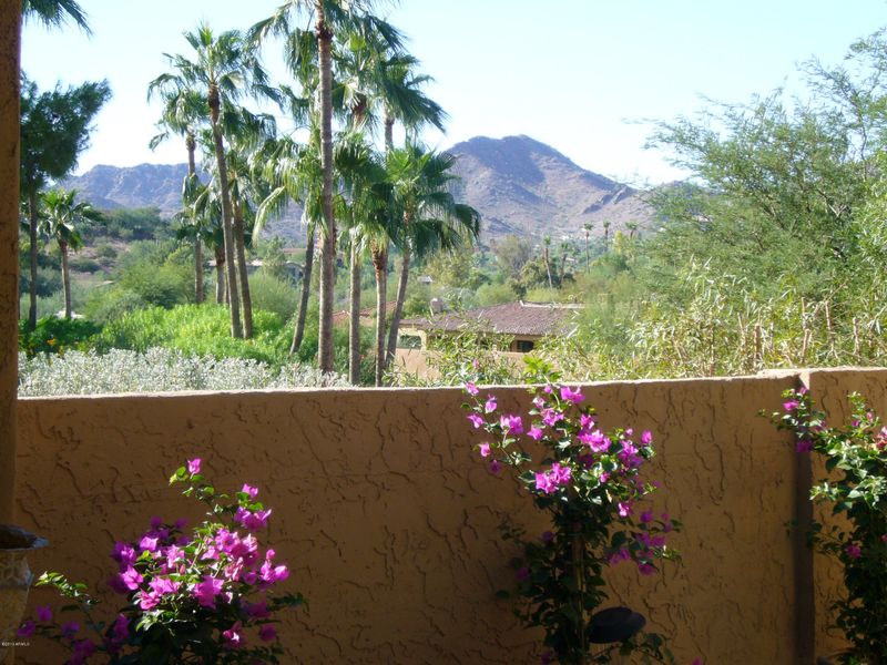 5866 N Echo Canyon Ln, Phoenix, AZ 85018