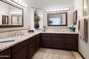 5866 Del Lago Cir, Glendale, AZ 85308
