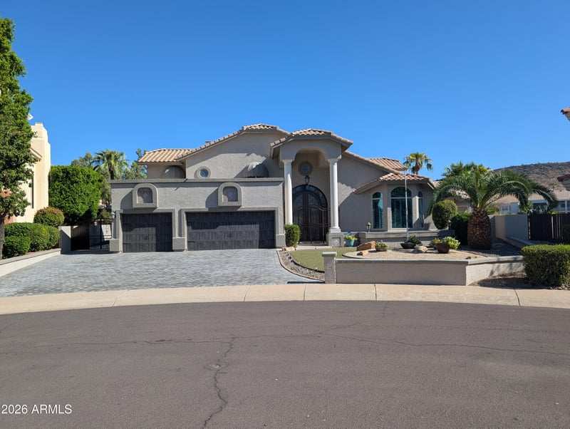 5866 W Del Lago Cir, Glendale, AZ 85308