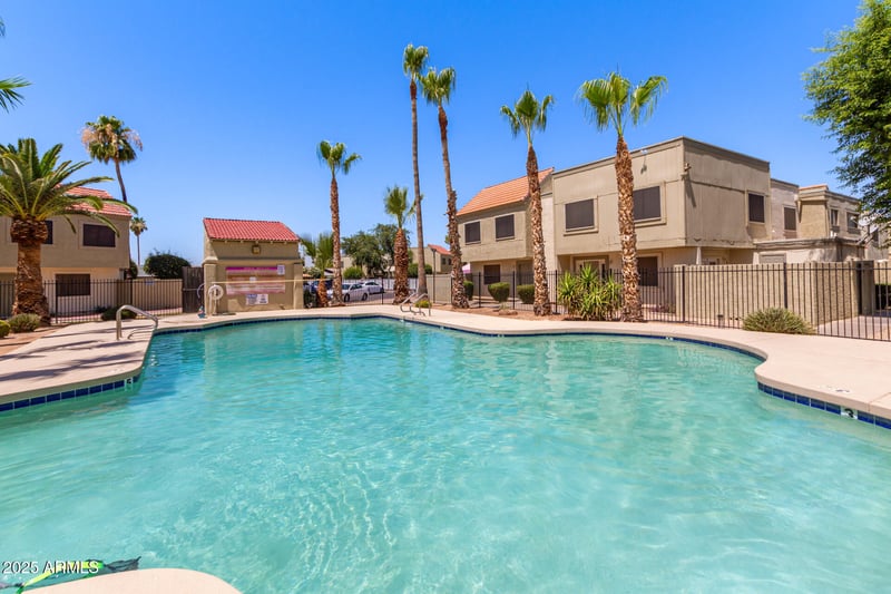 5871 47th Dr, Glendale, AZ 85301