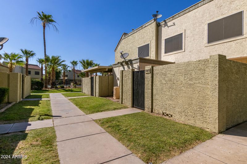 5872 N 48th Dr, Glendale, AZ 85301
