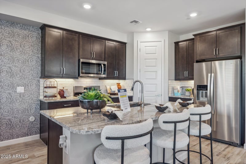 5874 Zachary Dr, Phoenix, AZ 85054