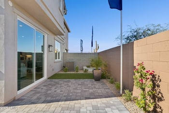 5878 E Zachary Dr, Phoenix, AZ 85054