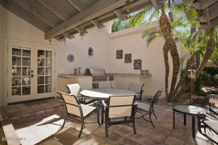5880 N Echo Canyon Ln, Phoenix, AZ 85018