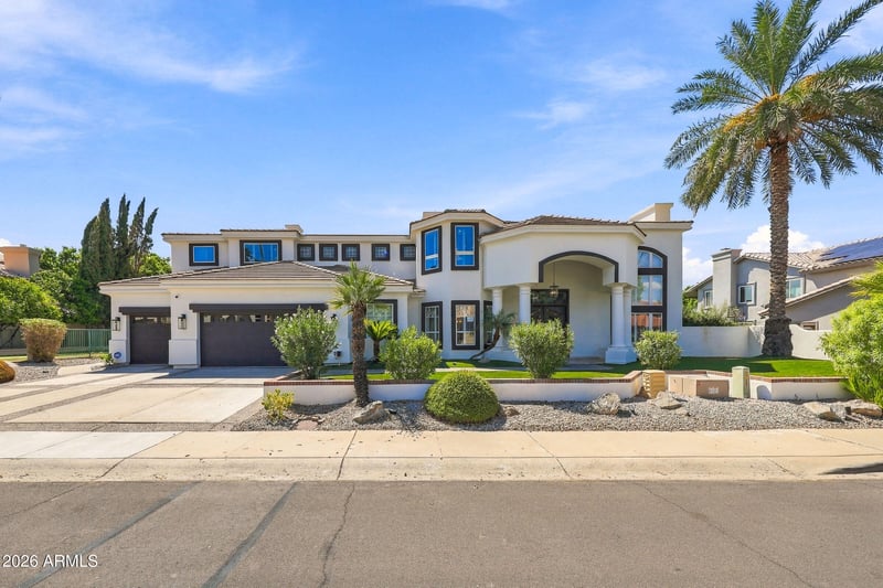 5881 W Del Lago Cir, Glendale, AZ 85308