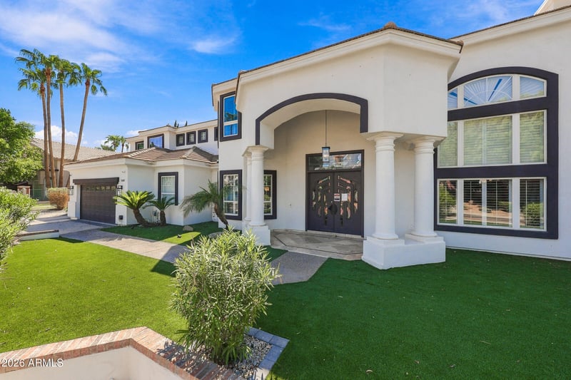 5881 W Del Lago Cir, Glendale, AZ 85308