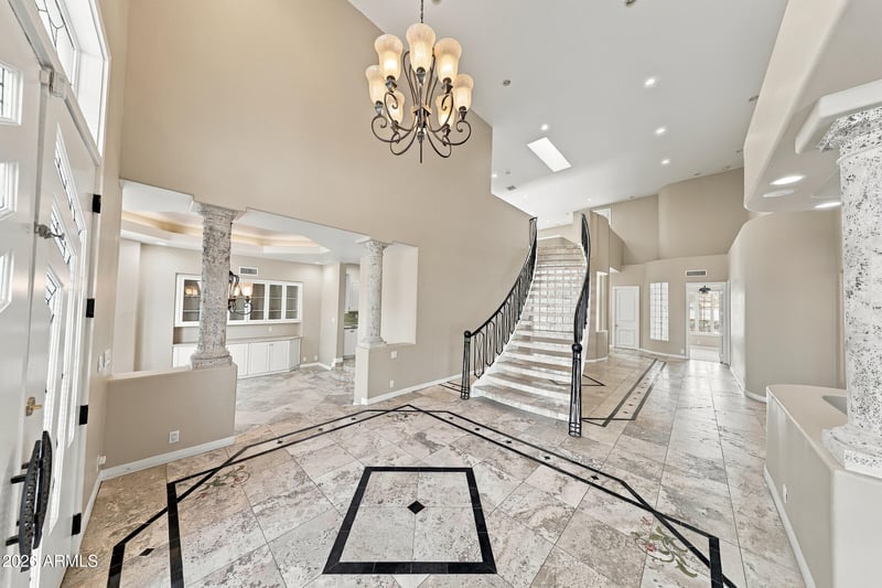 5881 W Del Lago Cir, Glendale, AZ 85308