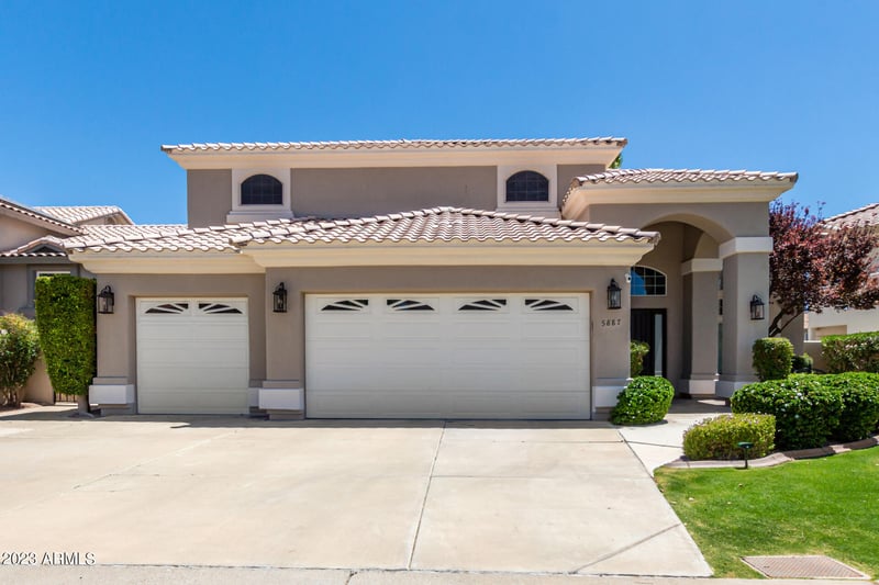 5887 W Del Lago Cir, Glendale, AZ 85308
