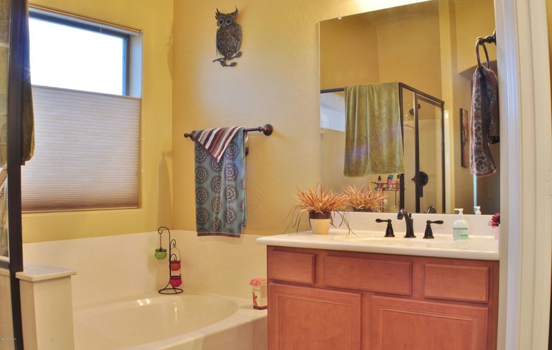 5893 N 72nd Ave, Glendale, AZ 85303