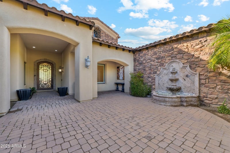 5900 Gemstone Dr, Chandler, AZ 85249