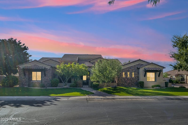 5900 Gemstone Dr, Chandler, AZ 85249