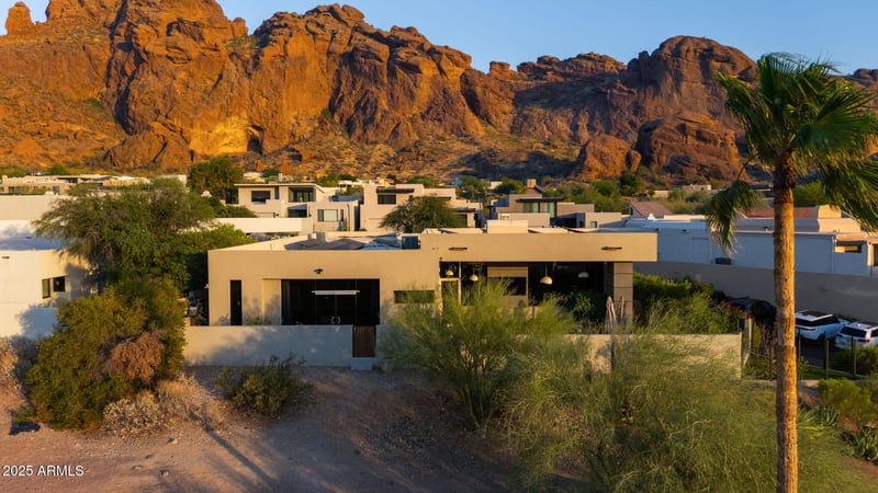 5905 Echo Canyon Ln, Phoenix, AZ 85018