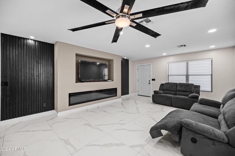 5905 W Warner St, Phoenix, AZ 85043