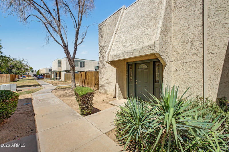 5906 W Golden Ln, Glendale, AZ 85302
