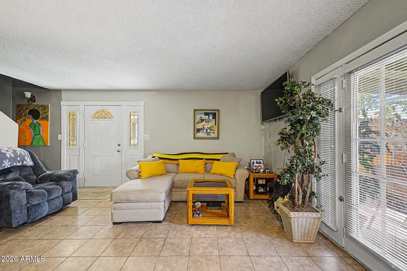5906 W Golden Ln, Glendale, AZ 85302