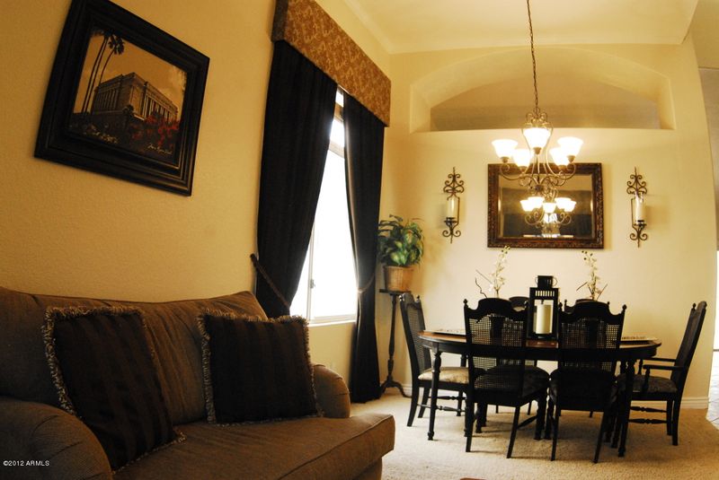 591 S Peppertree Dr, Gilbert, AZ 85296