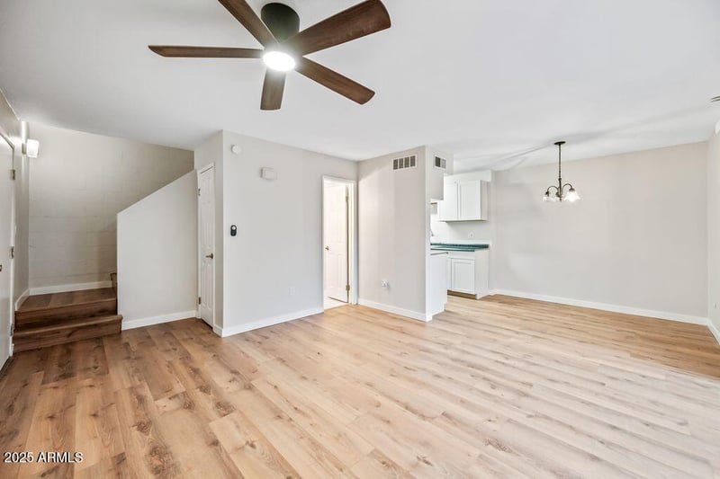 5911 Golden Ln, Glendale, AZ 85302