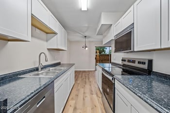 5911 Golden Ln, Glendale, AZ 85302