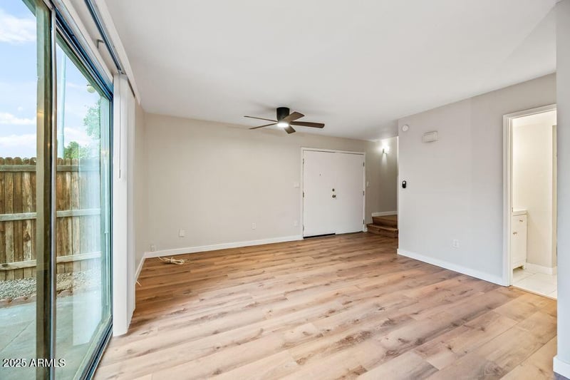 5911 Golden Ln, Glendale, AZ 85302