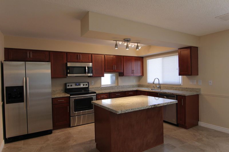 5912 W Wolf St, Phoenix, AZ 85033