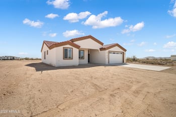 5913 425th Ave, Tonopah, AZ 85354