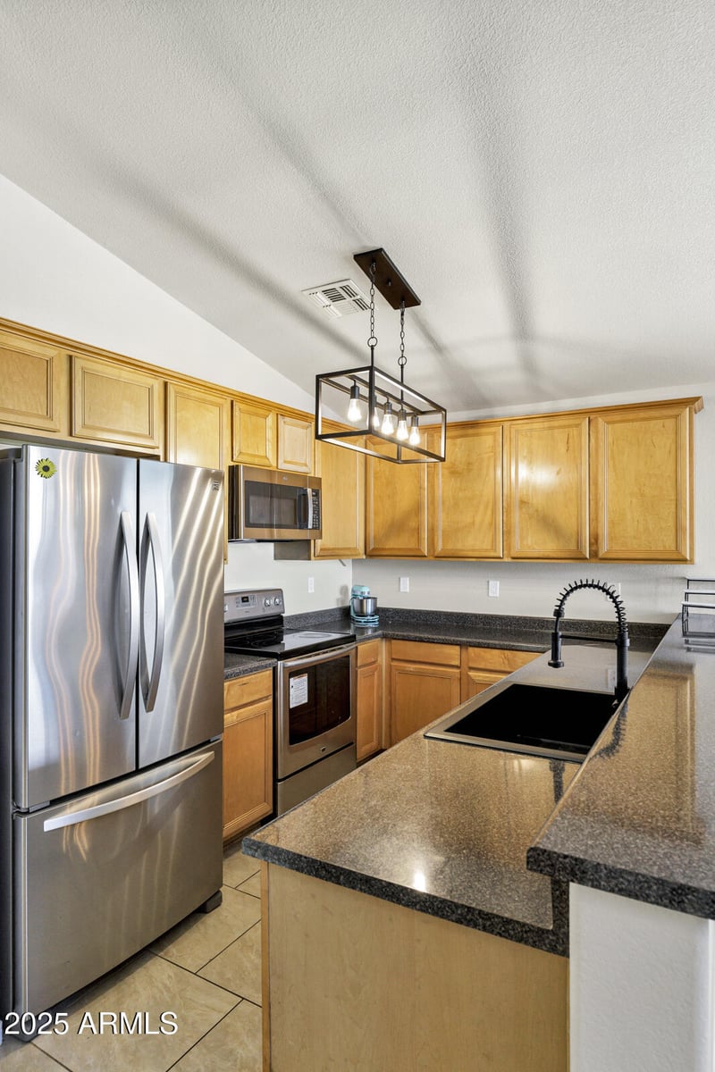5913 78th Ave, Glendale, AZ 85303